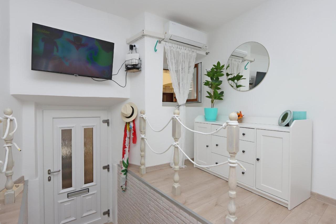 Sha La La - Charming, Unique Studio In A Historic Building Next To A Castle, Wifi, Smart Tv, Washer-Dryer Bakar Exteriér fotografie
